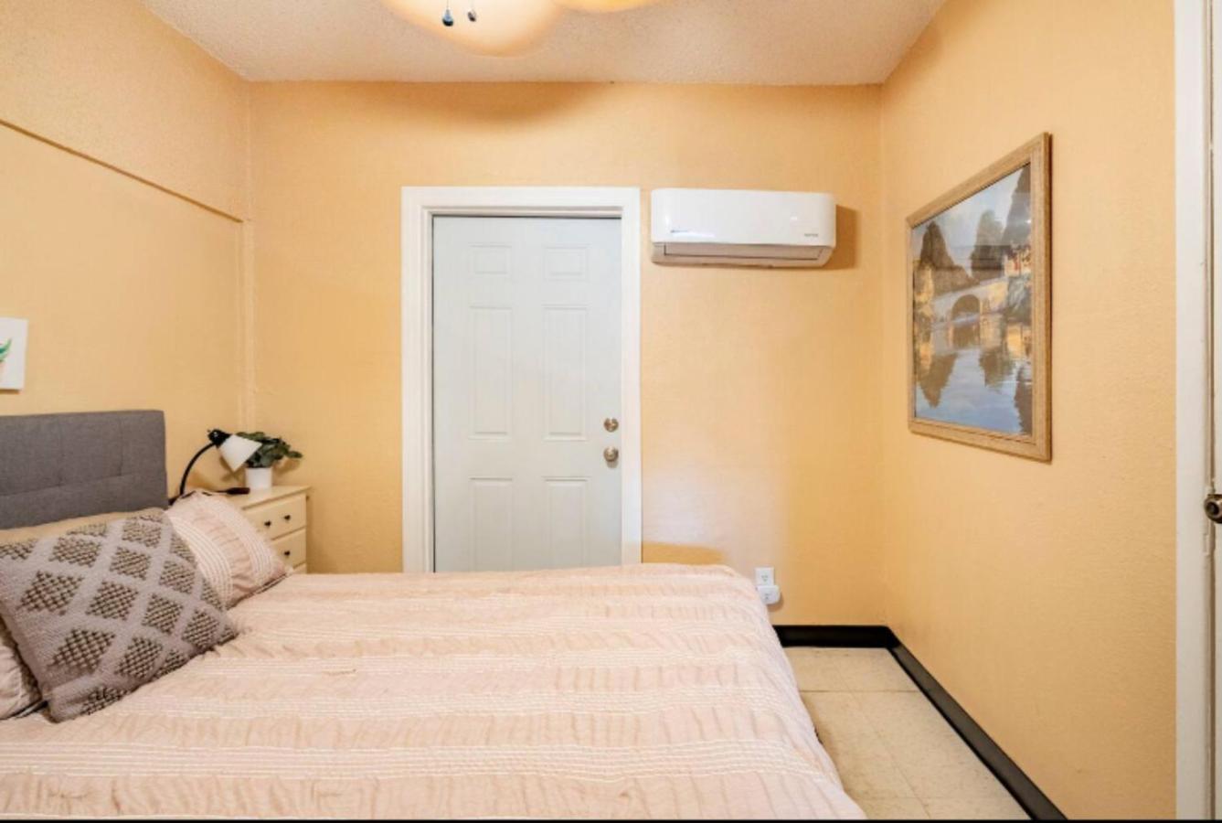 3-Bed Bungalow Walk To Historic Downtown سانفورد المظهر الخارجي الصورة